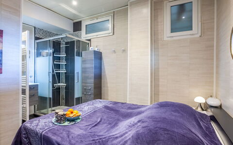 La Pergola: Property, Purple, Azure, Comfort, Textile, Lighting, Wood, Interior Design, Building, Flooring