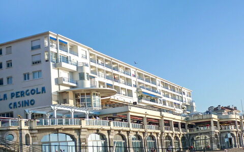 La Pergola: Sky, Building, Property, Window, Condominium, Urban Design, Facade, Leisure, City