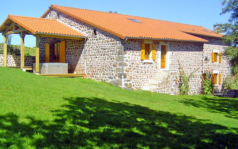 Ferme: Sky, Building, Plant, Property, Window, Nature, Tree, House, Land Lot, Natural Landscape
