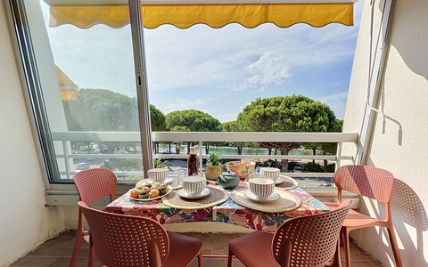 La Lagune: Furniture, Chair, Outdoor Furniture, Table, Outdoor Table, Coffee Table, Kitchen & Dining Room Table, Balcony, Wood Stain, Shade