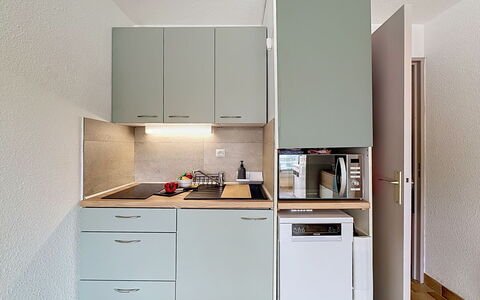 La Lagune: Kitchen, Kitchen Appliance, Major Appliance, Countertop, Cabinetry, Interior Design, Wood, Furniture, Flooring, Kitchen Sink