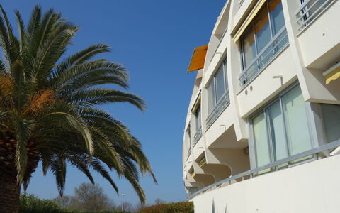 La Lagune: Shade, Balcony, Hotel, Daylighting, Villa