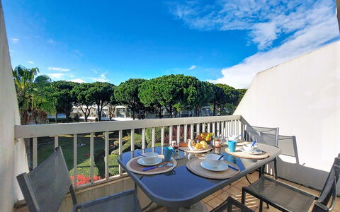 Port Camargue 220: Apartment, Shade, Condominium, Balcony, Fence