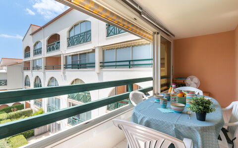 Port Camargue 300: Furniture, Table, Houseplant, Plant, Building, Window, Interior Design, Living Room, Flooring, Floor