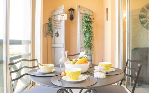Port Camargue 300: Furniture, Interior Design, Chair, Table, Dining Room, Kitchen & Dining Room Table, Flooring, Floor, Lighting, Room