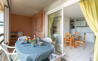 Accommodation:&nbsp;Les Terrasses du Lac 300.9