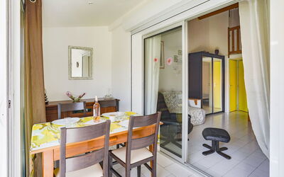 Accommodation:&nbsp;Les Cristallines 710.4