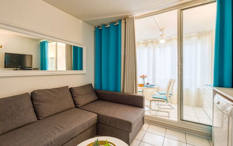 Accommodation:&nbsp;La Palme D'Or 940.18