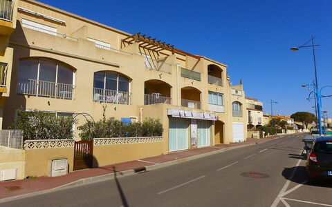 Les Exals: Residential Area, Property, Neighbourhood, House, Town, Home, Building, Architecture, Sky, Real Estate