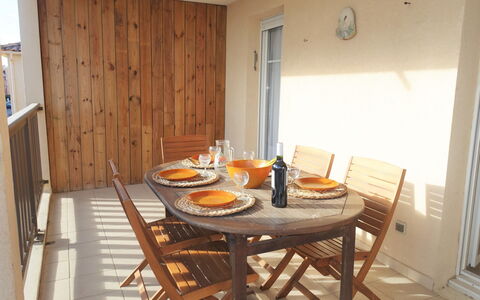 Narbonne-Plage 450: Table, Tableware, Furniture, Chair, Food, Wood, Interior Design, Clock, Wood Stain, Floor