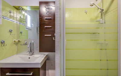 Accommodation:&nbsp;Les Grandes Bleues 2 450.5