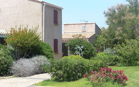 Les Leucatines 3: Plant, Sky, Flower, Building, Window, Tree, House, Land Lot, Grass, Cottage