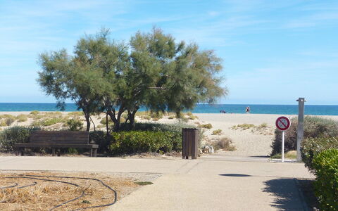 Les Cyclades: Table, Plant, Furniture, Umbrella, Building, Outdoor Table, Outdoor Furniture, Shade, Tree, Chair