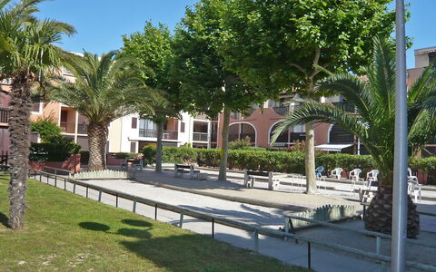 Canet-Plage 200: Tree, Public Space, Residential Area, Shade, Lawn, Yard, Hacienda, Landscaping
