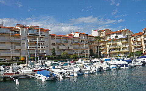 Les Marines de Port Canet: Marina, Harbor, Sky, Waterway, Property, Boat, Neighbourhood, Dock, Town, Port