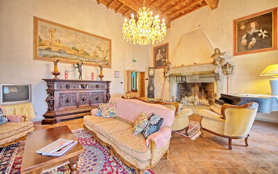 Padronale: Room, Property, Furniture, Interior Design, Living Room, Building, Yellow, Ceiling, House, Real Estate