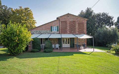 Villa Fontine: Property, House, Home, Real Estate, Building, Cottage, Estate, Farmhouse, Land Lot, Architecture