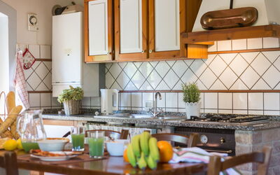 Montelopio 4: Room, Kitchen, Furniture, Countertop, Interior Design, Property, Building, Home, House, Table