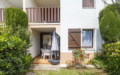 Vaux sur Mer 100: Plant, Building, Window, Flowerpot, Architecture, Houseplant, House, Neighbourhood, Residential Area
