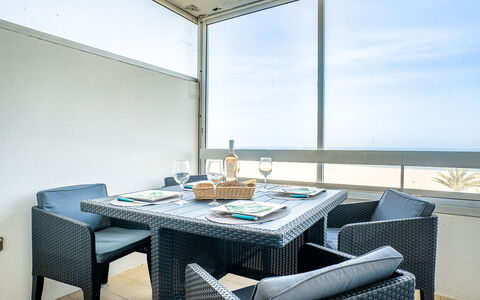 Canet-Plage 710: Table, Building, Furniture, Property, Sky, Chair, Azure, Interior Design, House, Shade