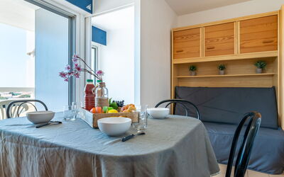 Accommodation:&nbsp;3 Mats 710.10