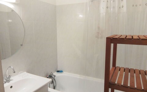 Thalacap: Bathroom, Property, Room, Wall, Floor, Bathtub, Interior Design, Tile, Real Estate, Architecture