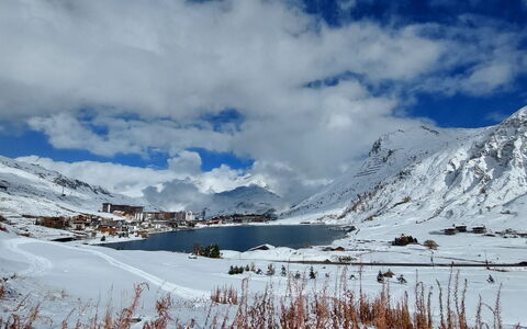 Tignes 338: Plant, Furniture, Sky, Property, Table, Building, Cloud, Window, Chair, Outdoor Furniture