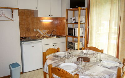 La Borgia A, B, C 300.1: Table, Cabinetry, Furniture, Property, Building, Chair, Countertop, Wood, Interior Design, Kitchen