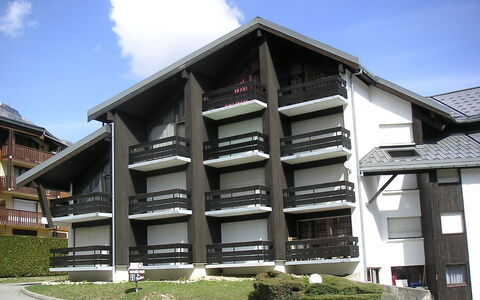 Le Brûlaz: Property, House, Building, Architecture, Residential Area, Home, Real Estate, Apartment, Neighbourhood, Condominium