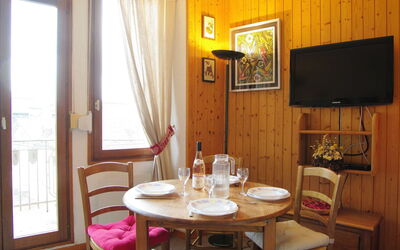 Accommodation:&nbsp;Le Carlton 210.7
