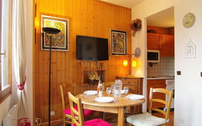 Accommodation:&nbsp;Le Carlton 210.7