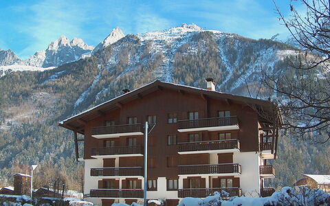 Le Choucas: Snow, Mountain, Winter, Mountainous Landforms, House, Home, Mountain Village, Property, Sky, Mountain Range