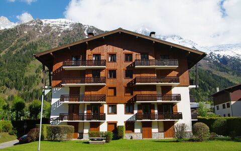 Le Choucas: Cloud, Sky, Plant, Mountain, Building, Property, Window, Tree, Architecture, Land Lot