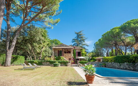 La Réalière: Plant, Sky, Building, Shade, Natural Landscape, Flowerpot, Land Lot, Tree, Grass, Landscape
