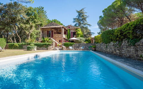 La Réalière: Water, Plant, Sky, Swimming Pool, Building, Azure, Tree, Natural Landscape, Grass, Leisure