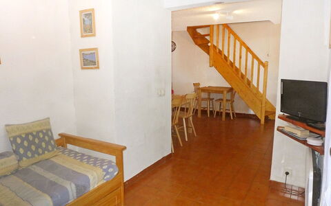 Super Ile Rousse: Room, Property, Furniture, Floor, Building, Hardwood, House, Handrail, Plaster, Real Estate