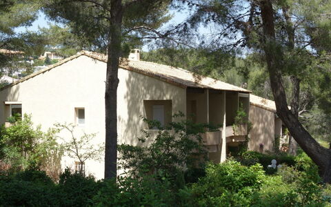 Super Ile Rousse: House, Property, Home, Building, Cottage, Real Estate, Tree, Rural Area, Roof, Shack