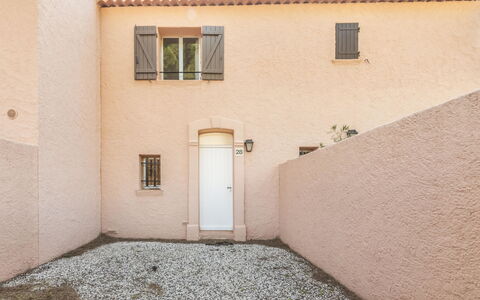 Cavalaire 370: Property, Window, Building, Wood, Door, Plant, Wall, Road Surface, Residential Area, Rectangle