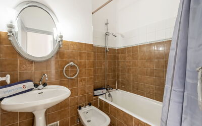 Accommodation:&nbsp;Bonporteau 370.5