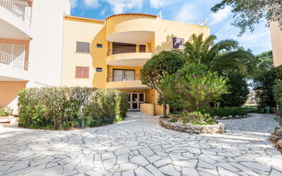 Accommodation:&nbsp;Porto di Mar 450.14