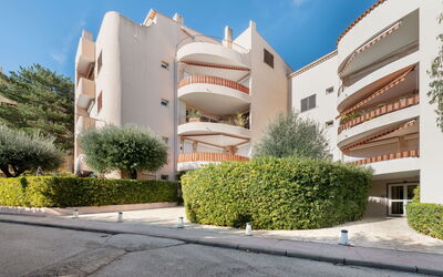 Accommodation:&nbsp;Porto di Mar 450.16