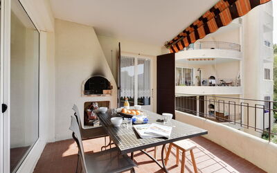Accommodation:&nbsp;Porto di Mar 450.10