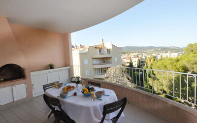 Accommodation:&nbsp;Porto di Mar 450.5