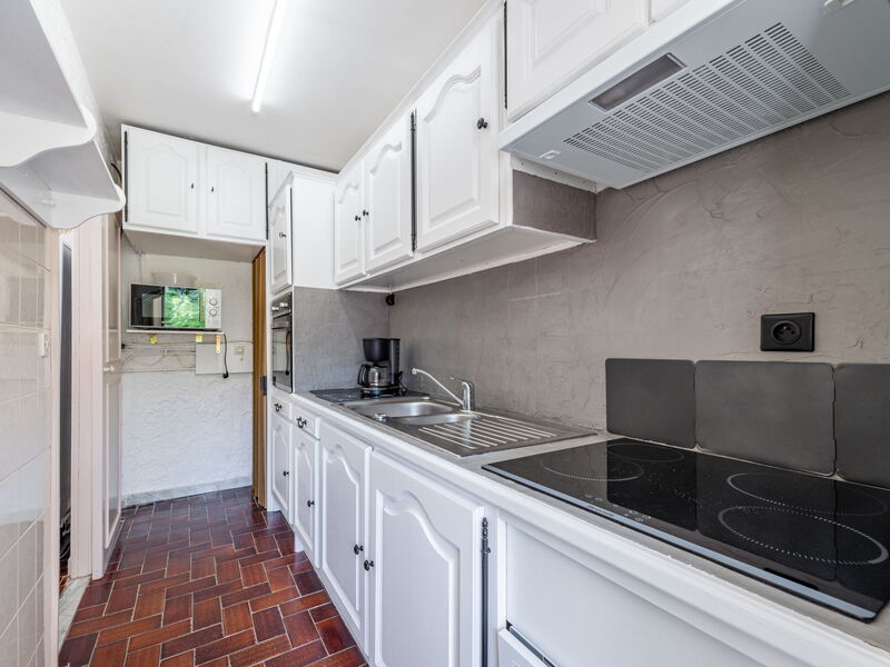 Accommodation:&nbsp;Porto di Mar 450.15