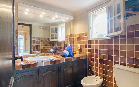 Mas Baladou: Property, Room, Bathroom, Furniture, Tile, Real Estate, Home, Interior Design, Building, House