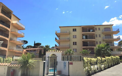 Sainte Maxime 280: Sky, Building, Plant, Cloud, Daytime, Window, Azure, Urban Design, Tree, Biome