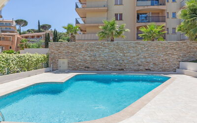 Sainte Maxime 280: Water, Property, Daytime, Building, Azure, Plant, Blue, Swimming Pool, Window, Sky