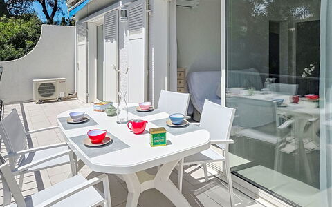 Le Val des Pins: Balcony, Villa