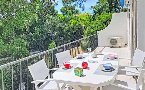 Le Val des Pins: Balcony, Villa