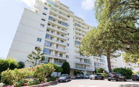 Alexandra Palace: Building, Apartment, City, Residential Area, Neighbourhood, Condominium, Urban Design, Balcony, Mixed-Use